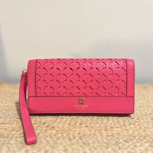 Kate Spade: “Perri Lane” pink wristlet wallet with cut-out design